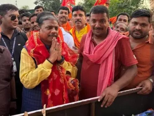 (रायपुर) विधायक की ध्वजा यात्रा पूरी, रतनपुर महामाया मंदिर के दर्शन किए