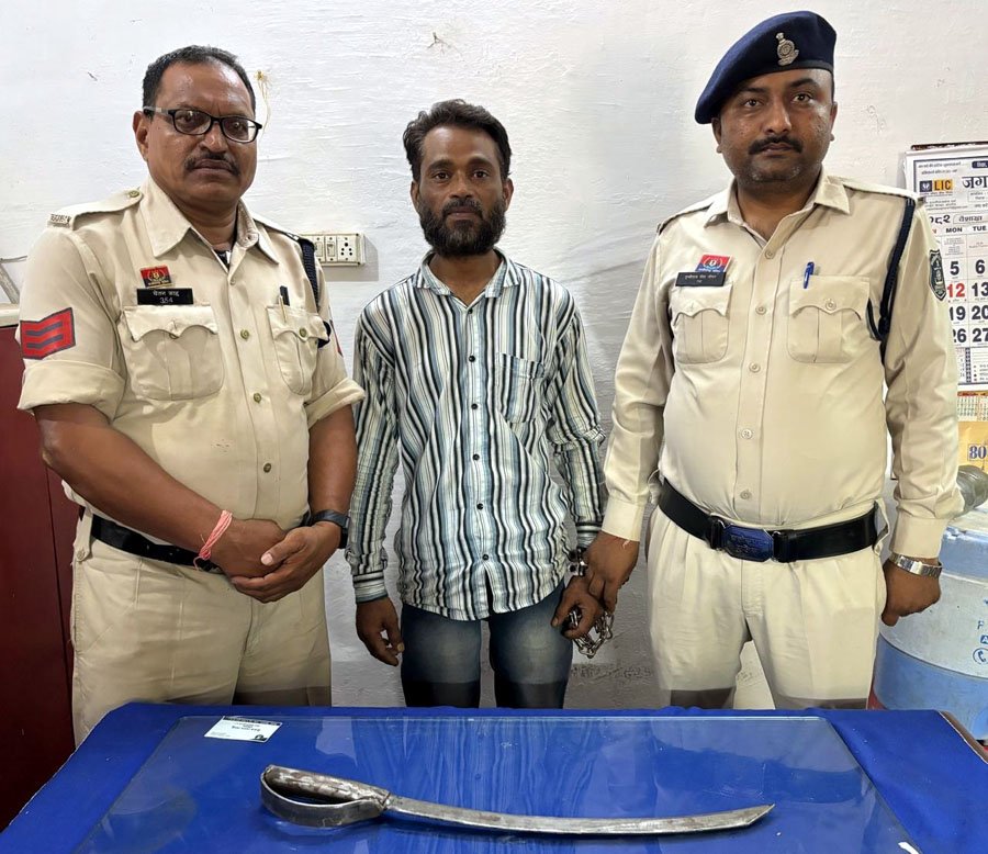 (दुर्ग) धारदार तलवार लहराकर आम लोगों को डरा धमका रहा आरोपी गिरफ्तार