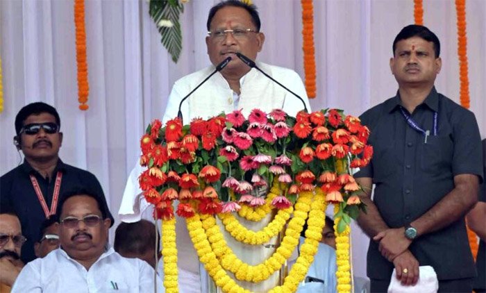 (रायपुर) मुख्यमंत्री ने गांधी जयंती के अवसर पर खादी और ग्रामोद्योग विभाग के प्रदर्शनी का किया अवलोकन