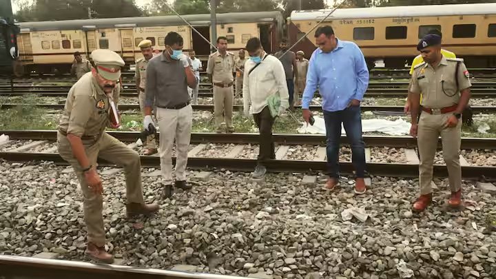 पत्नी पर किया शक, फरीदाबाद में 4 बच्चों को लेकर ट्रेन के सामने कूदा पिता