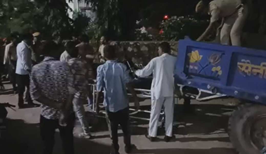 भरतपुर सड़क हादसा : अनियंत्रित गाड़ी की टक्कर से चार की मौत, एक बच्चा गंभीर घायल