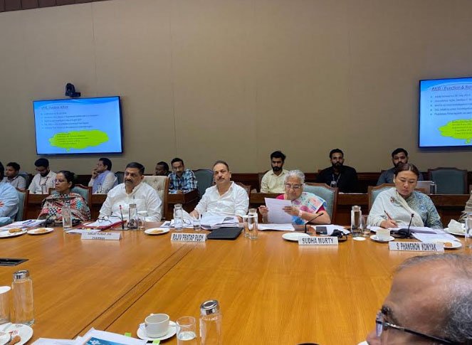 परिवहन, पर्यटन और संस्कृति संबंधी संसद की स्थायी समिति की बैठक