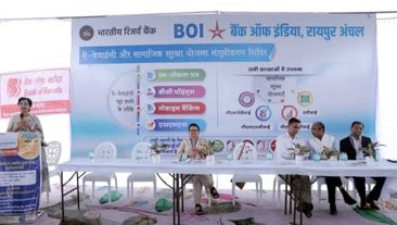 (रायपुर) वित्तीय समावेशन की ओर एक और कदम, ग्राम पंचायत रीवा में सफल वित्तीय शिविर