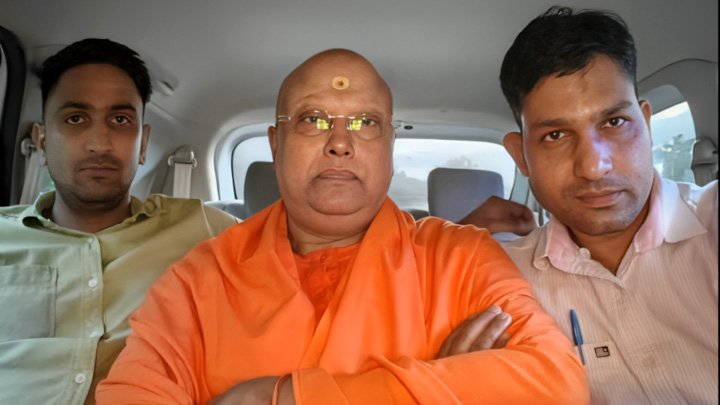 दिल्ली आश्रम के आरोपी बाबा की चैट लीक, सामने आई ये जानकारी