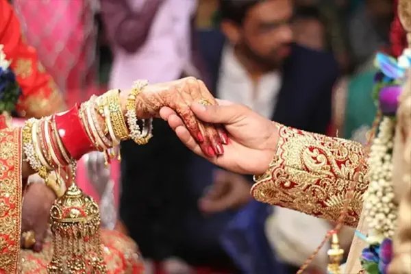 बेइज्जती करनी थी, कर दी’…शादी के बाद बंदूक की नोक पर अपनी ही बेटी को उठा ले गए