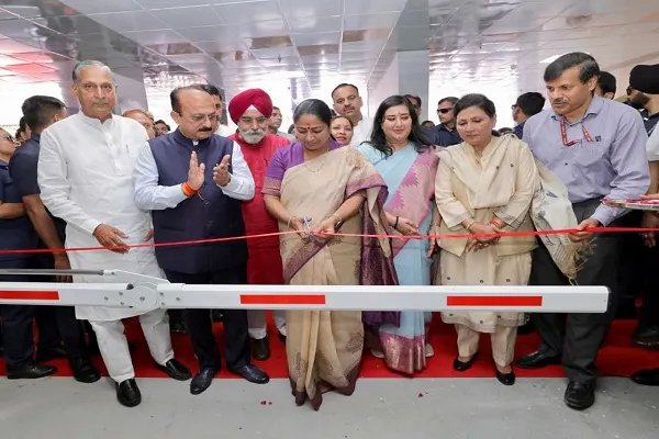 सीएम  रेखा गुप्ता ने ग्रेटर कैलाश 1 में अत्याधुनिक ऑटोमेटेड मल्टीलेवल शटल पार्किंग सुविधा का लोकार्पण किया