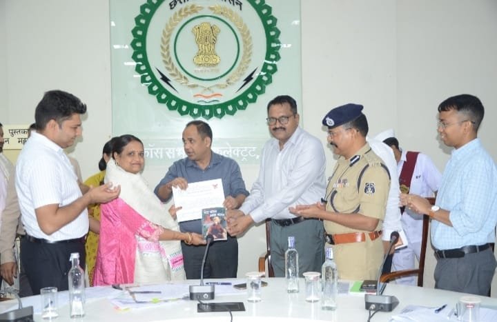(रायपुर ) प्रोजेक्ट दधीचि : प्राचार्य जानकी ज्योति वर्मा ने लिया संपूर्ण देहदान का संकल्प