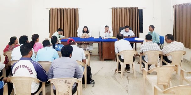 (सुकमा) सभी अधिकारी एवं कर्मचारी अपनी जिम्मेदारियों का निर्वहन गंभीरता से करें - एसडीम कश्यप