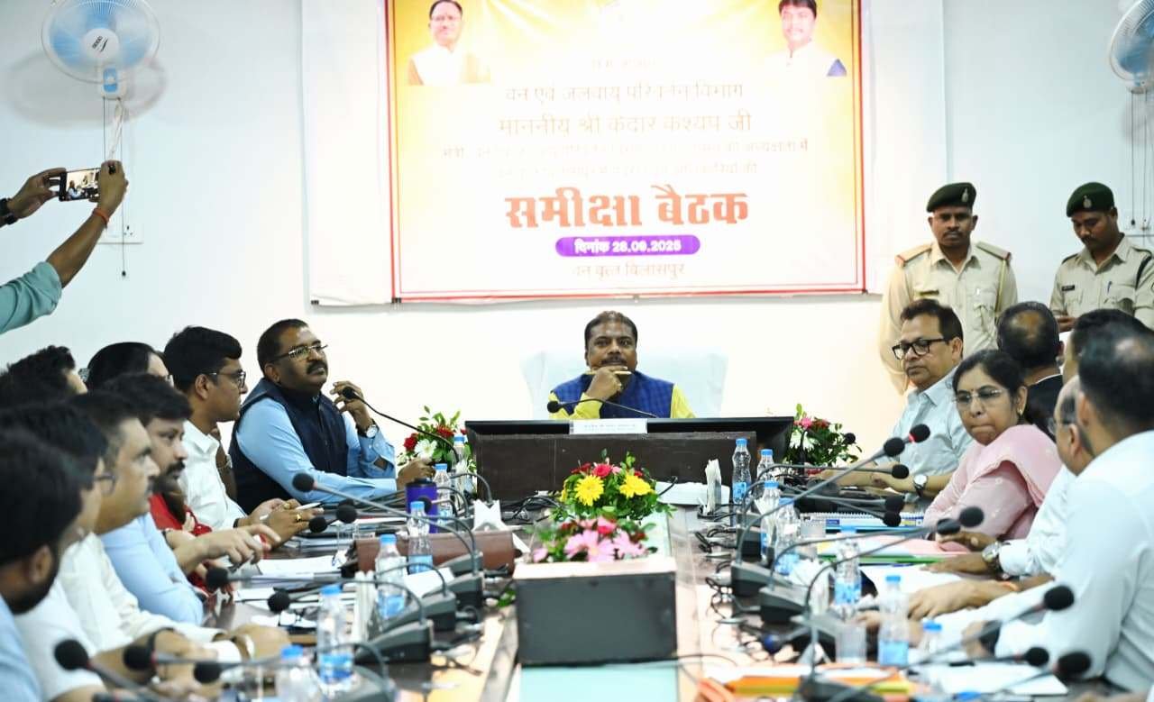 (रायपुर)वन मंत्री  केदार कश्यप ने की वन विभाग के काम-काज की समीक्षा