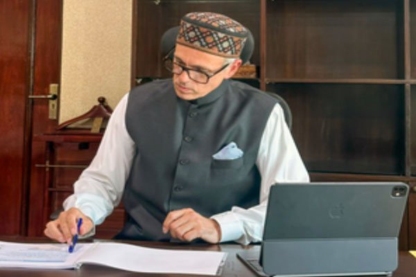जम्मू-कश्मीर कैबिनेट से राज्य का दर्जा बहाल करने का प्रस्ताव पारित