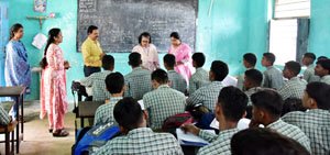 (कोण्डागांव) कलेक्टर ने बालक उच्चतर माध्यमिक विद्यालय का किया निरीक्षण