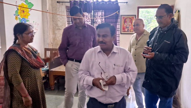 (रायपुर) पत्रकारिता एवं जनसंचार विश्वविद्यालय का कुलपति ने किया निरीक्षण