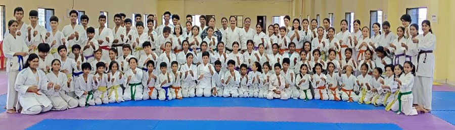(जगदलपुर) कराते ग्रेडिंग परीक्षा सम्पन्न

