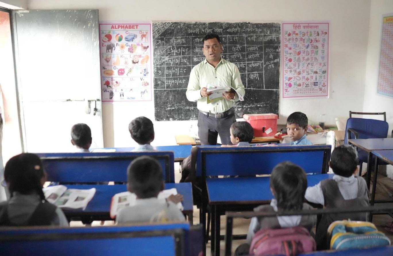 (रायपुर) युक्तियुक्तकरण से डूबान क्षेत्र के विद्यालय को मिला नया शिक्षक