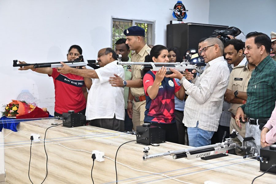 (रायपुर) खेल मंत्री टंक राम वर्मा ने राज्य स्तरीय शूटिंग प्रतियोगिता का शुभारंभ किया