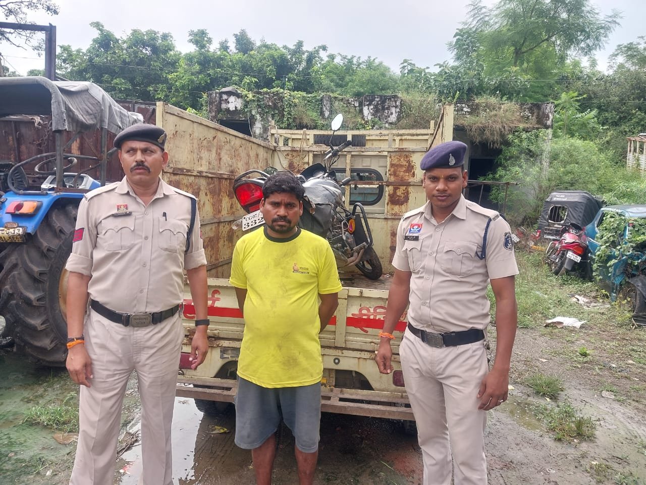 (मुंगेली) टाटा मैजिक चोरी करने वाले आरोपी को सरगांव पुलिस ने गिरफ्तार कर भेजा न्यायिक रिमाण्ड पर