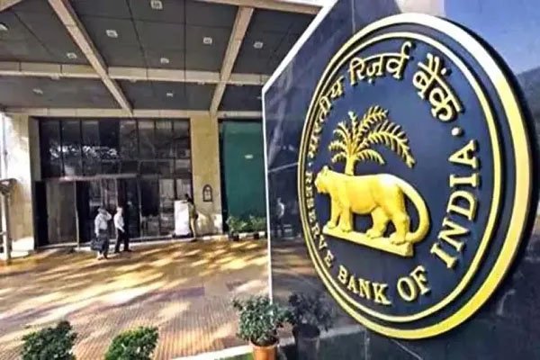आरबीआई दे सकता है बड़ी राहत, ब्याज दरों में कर सकता है कटौती