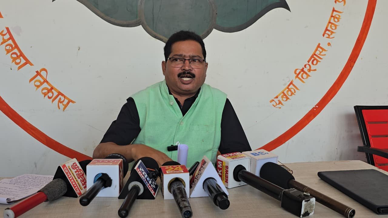 ,(बीजापुर)।आदिवासी ग्रामीणों को बरगला कर राजनीति करना बंद करें विधायक-घासी राम नाग