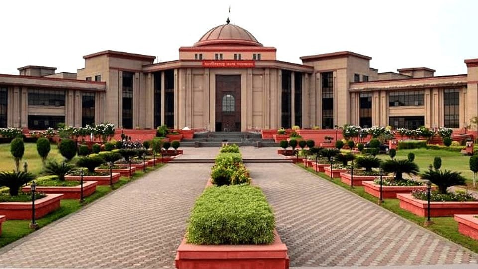 (बिलासपुर) मारे गए नक्सली के बेटे ने हाईकोर्ट में जांच की मांग की, कोर्ट ने मांगी पोस्टमार्टम रिपोट