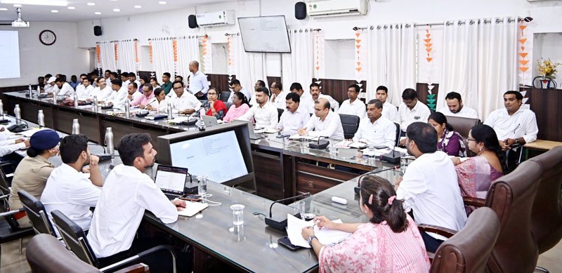 (धमतरी) बाढ़ प्रभावित क्षेत्रों में राशन और दवाईयां की उपलब्धता करें सुनिश्चित - कलेक्टर
