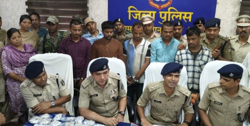 (बलरामपुर-रायपुर) ज्वेलरी शॉप में दिनदहाड़े 2.85 करोड़ की लूट करने वाले आरोपी गिरफ्तार