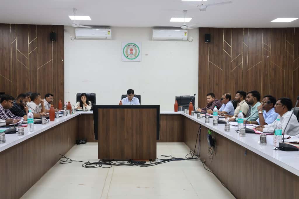 
(बीजापुर) समय सीमा बैठक: पानी, शिक्षा, स्वास्थ्य और आवास योजनाओं की समीक्षा