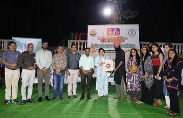 (बीजापुर) बीजापुर की संस्कृति और स्वाद ने मोहा दिल, बस्तर राइजिंग टीम ढोल-नृत्य संग हुई मंत्रमुग्ध