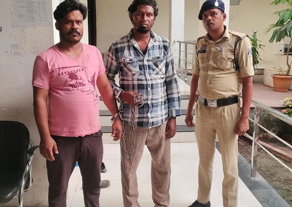 (रायपुर) मध्यप्रदेश निर्मित अवैध शराब परिवहन में फरार आरोपी शिवशंकर राजपूत गिरफ्तार