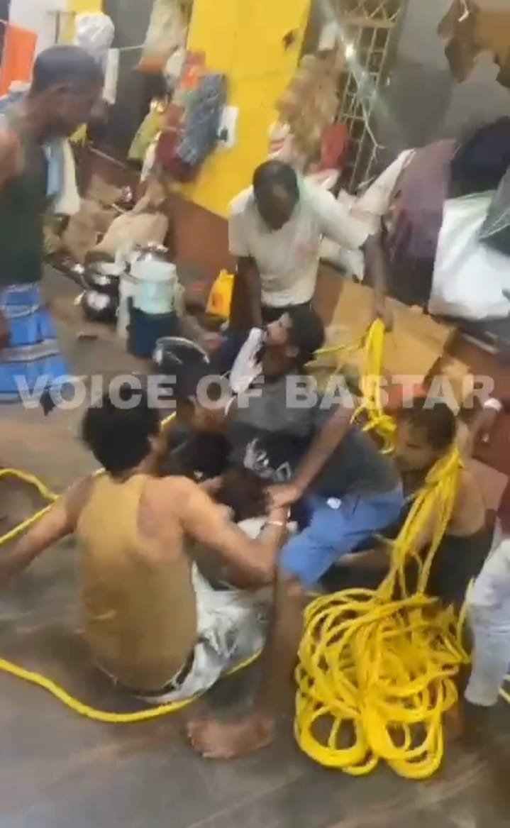 (जगदलपुर) आस्था पर आघात; बस्तर दशहरा के रथ निर्माण स्थल पर नशे में पहुंचे बदमाश खाने लगे बिरियानी