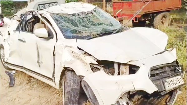 (महासमुंद) मवेशी को बचाने के चक्कर में पलटी कार,झारखंड निवासी तीन लोगों की मौत