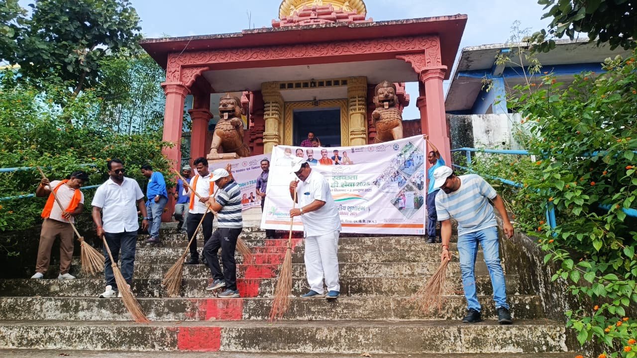 (एमसीबी) चिरमिरी में "स्वच्छता ही सेवा" अभियान, महापौर के नेतृत्व में शहरवासियों ने लिया स्वच्छता का संकल्प