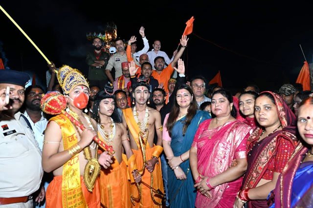 (कवर्धा) विजयादशमी का पर्व हमें अपने अंदर निहित अहंकार को दूर कर सबकी सेवा, सत्कार एवं भाईचारे के लिए प्रेरित करता - भावना बोहरा