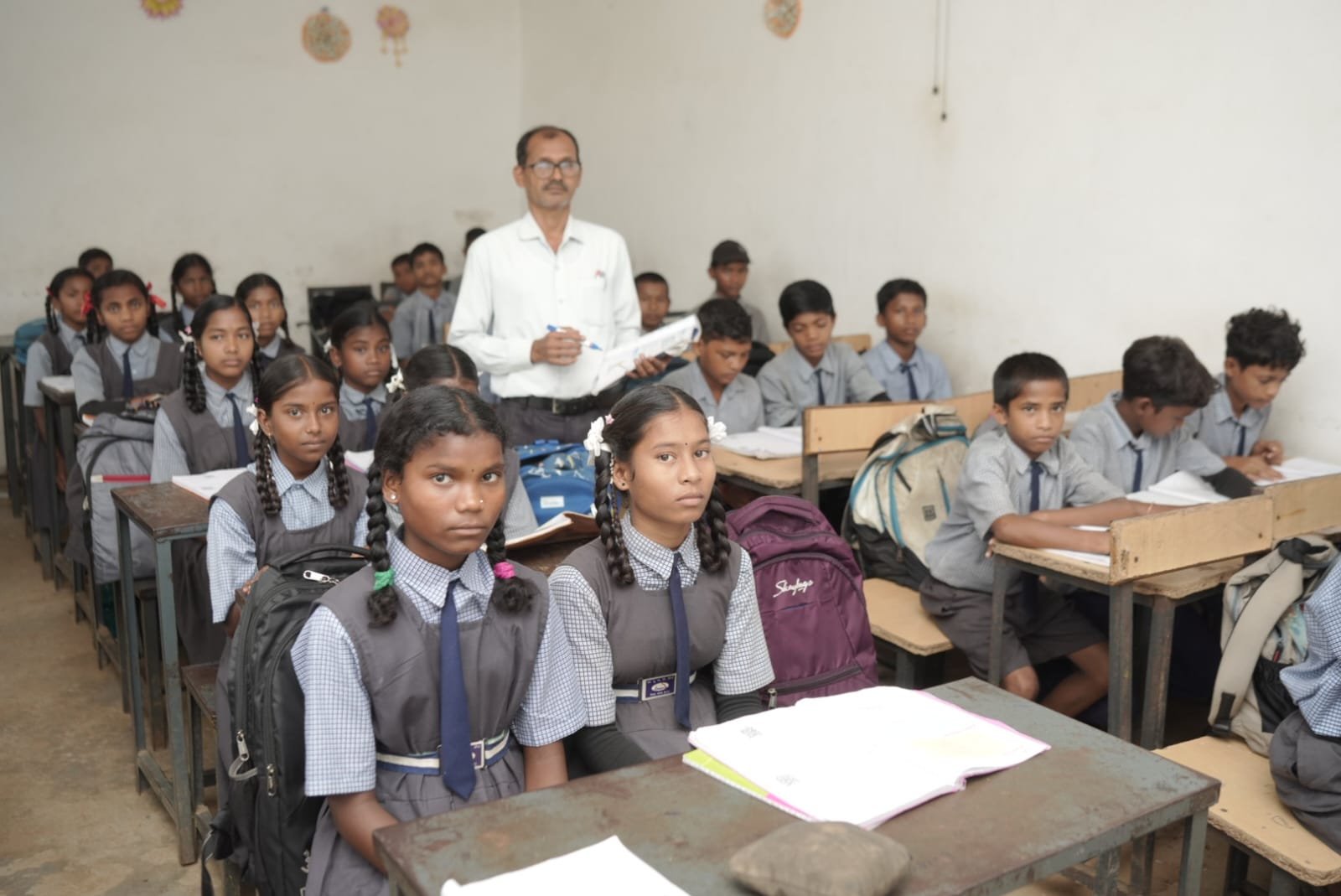 (कोरबा) विज्ञान शिक्षक श्री रात्रे की नियुक्ति ने माध्यमिक शाला लैंगा में बदला शिक्षा का स्तर