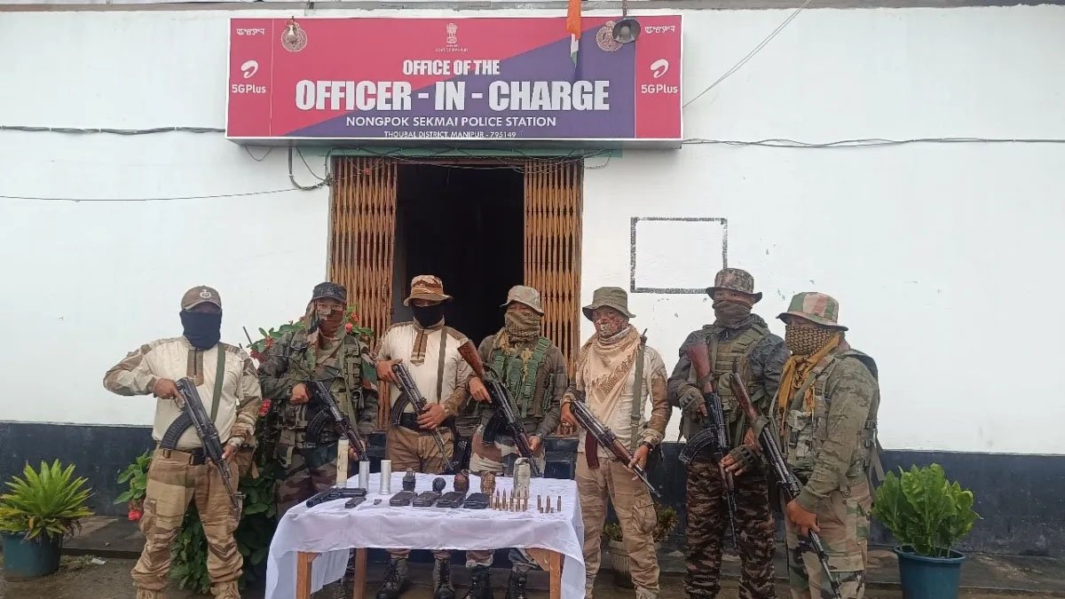 मणिपुर : थौबल में हथियार और गोला-बारूद जब्त, जिरिबाम में ग्राम प्रधान के दो फार्म हाउस जलाए