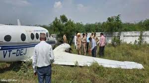 विमान हादसे में बाल बाल बचे भोपाल के उद्योगपति: प्राइवेट प्लेन रनवे से फिसलकर झाड़ियों में जा घुसा, 400 मीटर दौड़ने के बाद हुआ बेकाबू