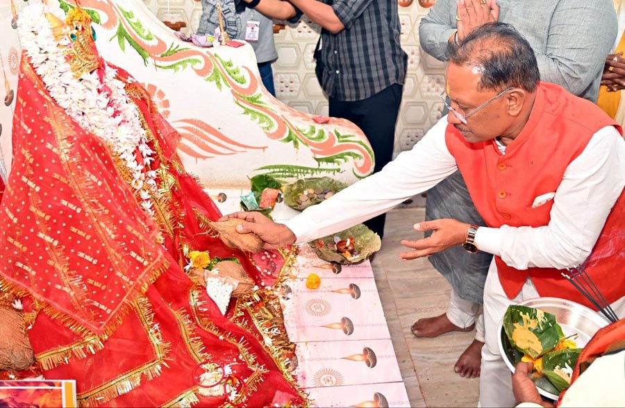 (रायपुर) बसंत पंचमी पर्व पर मुख्यमंत्री मां शारदा धाम पहुंचे