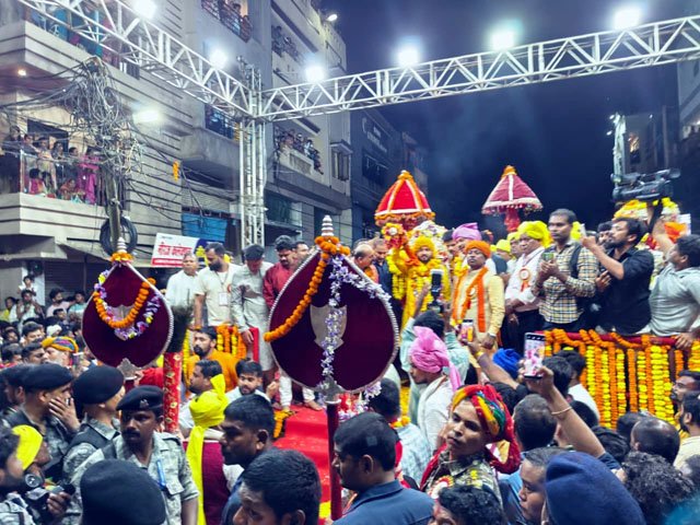 (जगदलपुर) बस्तर दशहरा में पहुंची माईजी की डोली का भव्य स्वागत, हुई मावली परघाव रस्म