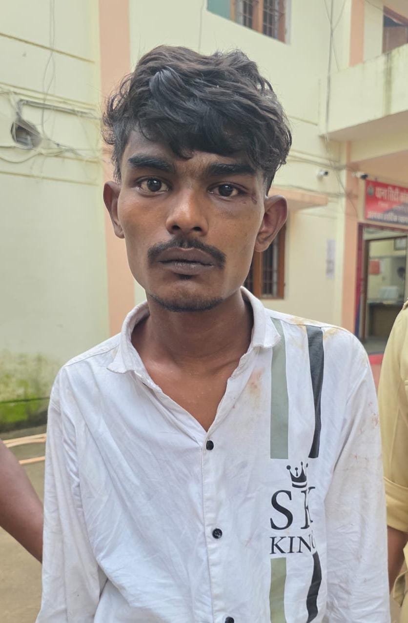 (धमतरी)धारदार चाकू लहराते युवक को पुलिस ने दबोचा, आर्म्स एक्ट में गिरफ्तार
