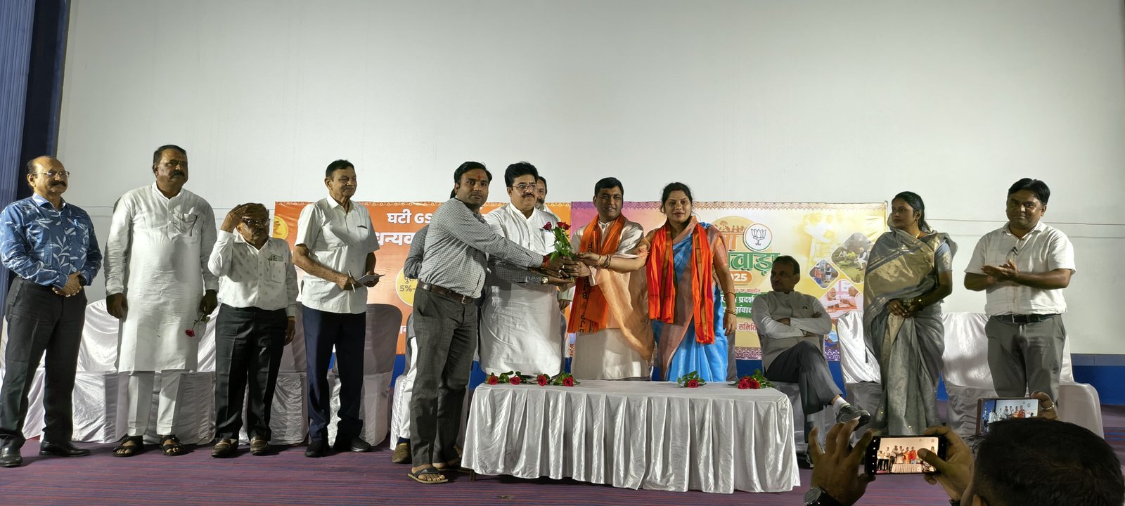 (धमतरी) राष्ट्रपति द्वारा अवॉर्ड प्राप्त लाइवली हुड कॉलेज के शिक्षक टीकम किरण सम्मानित