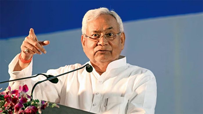 बिहार चुनाव से पहले सीएम नीतीश कुमार का बड़ा ऐलान, पेंशन राशि 400 से बढ़ाकर 1,100 रुपये की