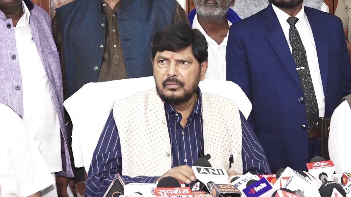 बस्तर में जंगल कटाई पर केंद्रीय राज्य मंत्री आठवले का तुकबंदी वाला जवाब, कहा- अगर कोई कर रहा कटाई है, तो करनी पड़ेगी पिटाई…