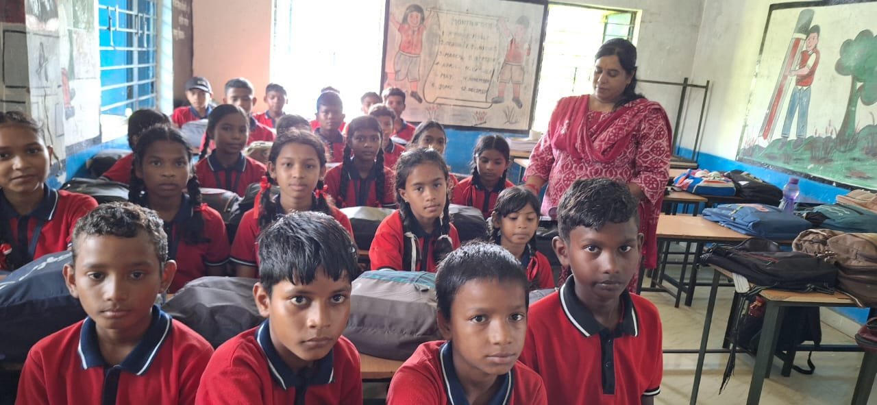 ﻿ (कोरबा) पूर्व माध्यमिक शाला पठियापाली में नई षिक्षिका के आने से बदली शिक्षा की तस्वीर