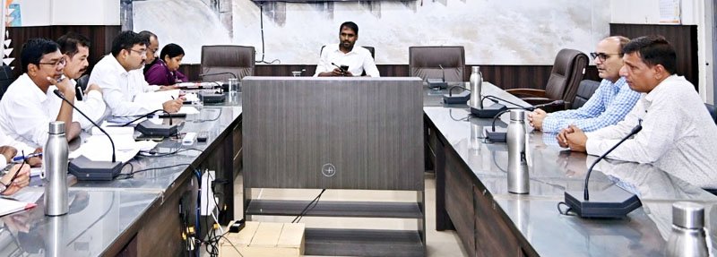 (धमतरी) कलेक्टर ने की खाद्य एवं संबंधित विभाग की समीक्षा