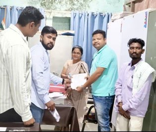 (जगदलपुर) डॉक्टर परामर्श शुल्क वसूले जाने के विरोध में युवा कांग्रेस ने सौंपा ज्ञापन