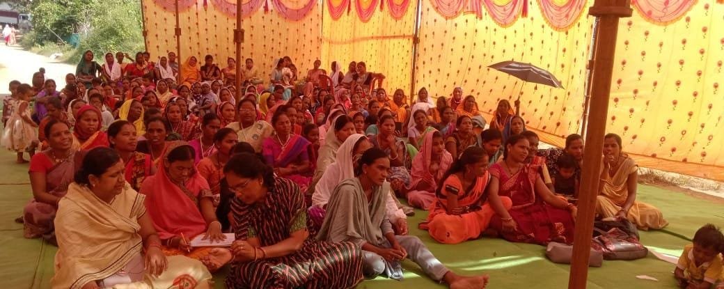 (जशपुर) स्व सहायता समूह की महिलाओं को आर्थिक रूप से किया जा रहा सशक्त