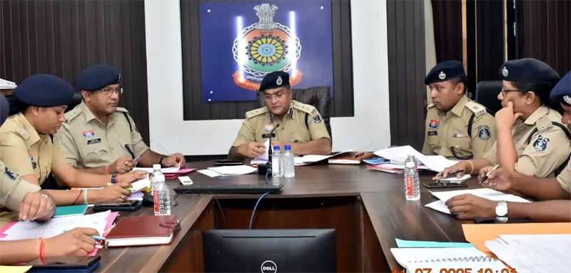 (दुर्ग) वरिष्ठ पुलिस अधीक्षक विजय अग्रवाल ने ली समीक्षा बैठक