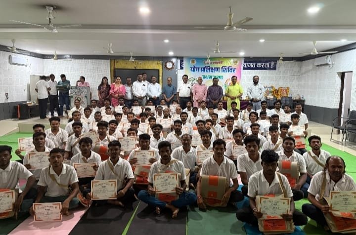 (बीजापुर) बीजापुर में 10 दिवसीय जिला स्तरीय योग प्रशिक्षण शिविर का समापन