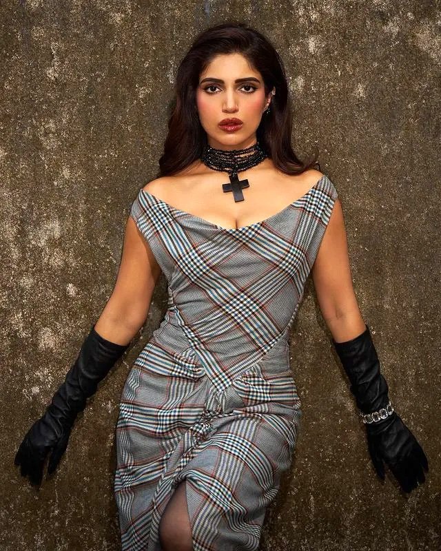 स्टाइलिश बॉडीकॉन आउटफिट पहन भूमि पेडनेकर ने शेयर की हॉट फोटोज, अदाएं ऐसी की नजरें नहीं हटा पा रहे फैंस