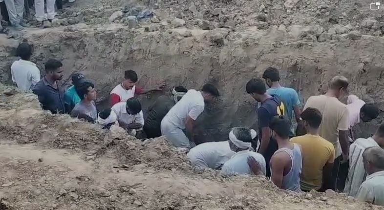 भरतपुर में चंबल पाइपलाइन डालने के दौरान मिट्टी में दबे 12 लोग, एक ही परिवार के 3 की दर्दनाक मौत