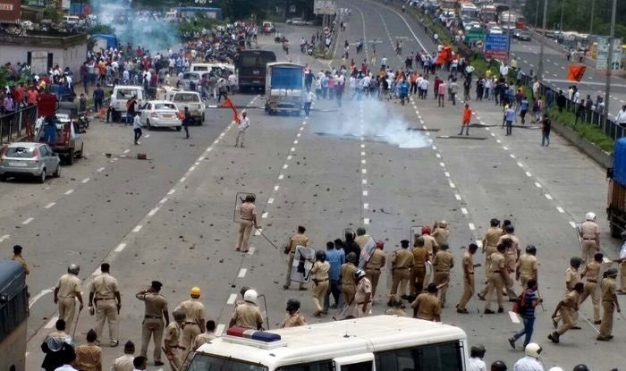 मराठा समूहों का तीसरे दिन भी विरोध-प्रदर्शन जारी, ट्रेन मार्ग किया अवरुद्ध; भाजपा कार्यालय को लगाई आग